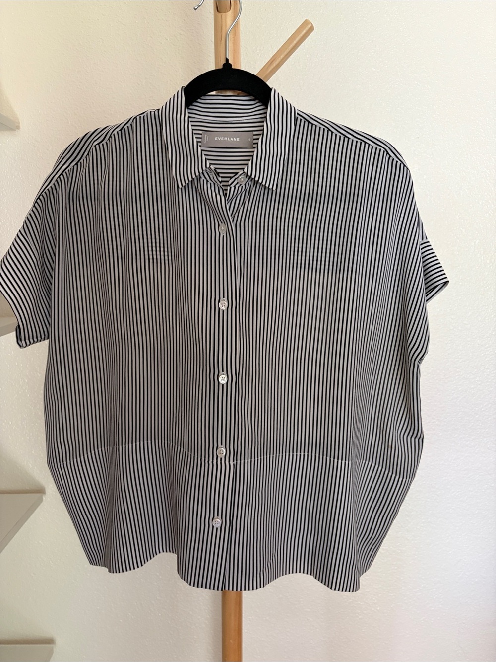 Everlane Black and White Boxy Silk Short Sleeve Button Shirt - Picture 2 of 6